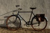 vélo bleu profil côté sacoche
